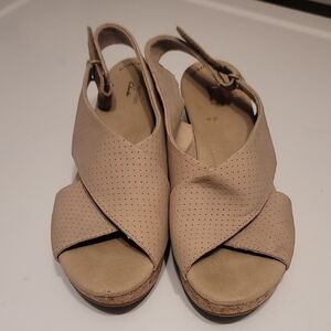 Clark's Women's Beige Wedge Sandals 10 Like New